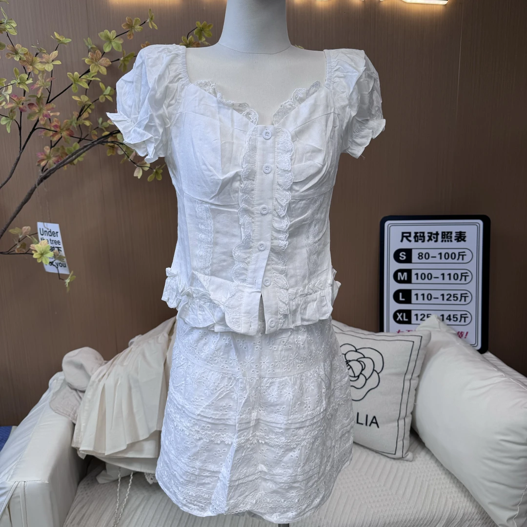 蕾丝花边短裙套装