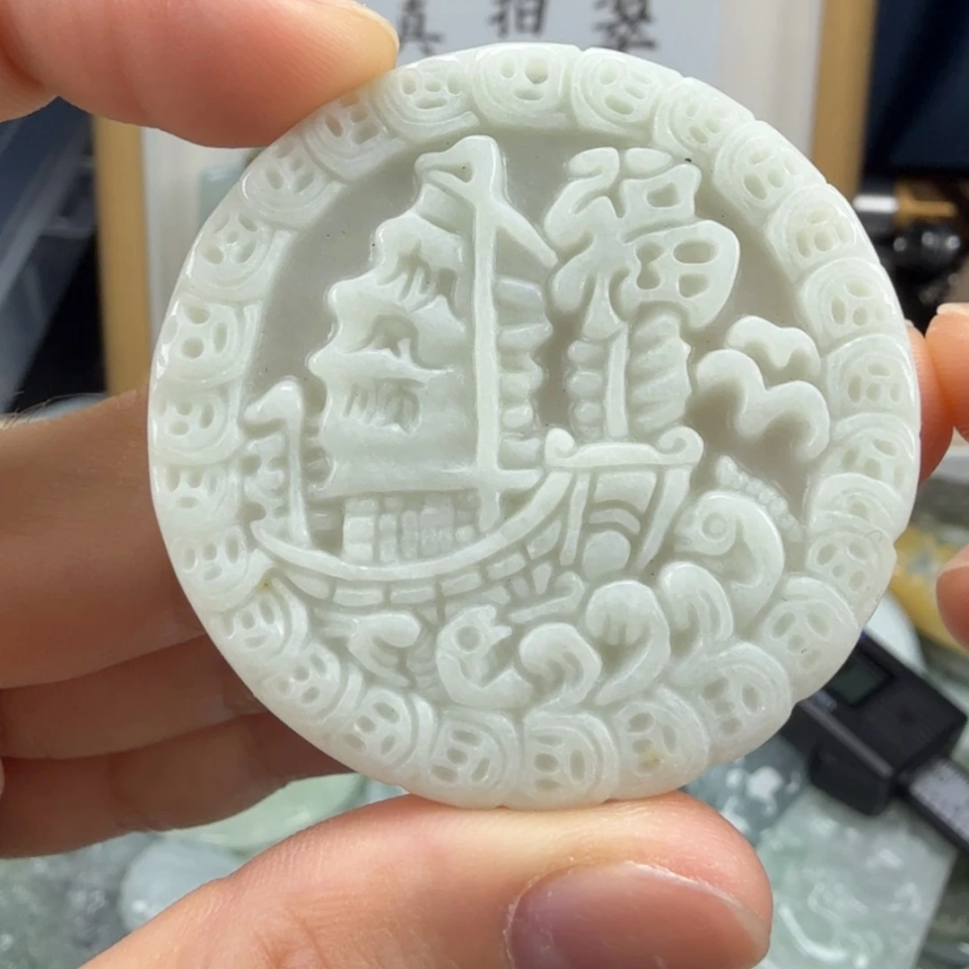 翡翠挂件未镶嵌翡翠