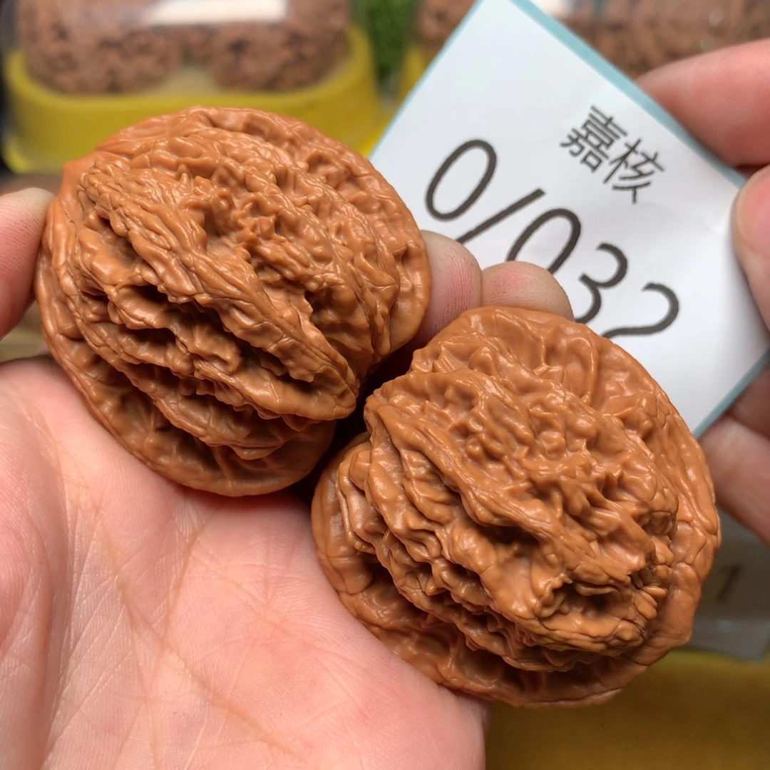 文玩核桃把件粗筋骨头43