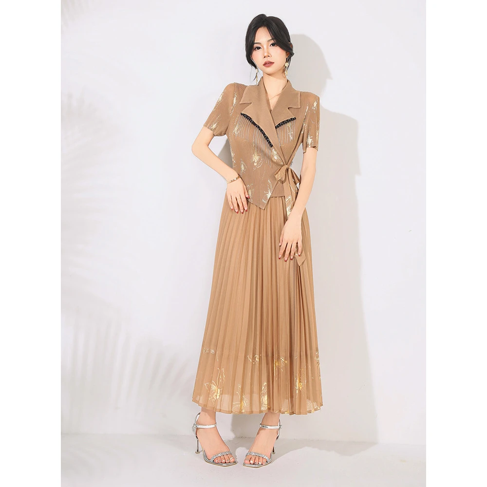 高端夏季新款西装领烫金连衣裙女优雅时尚气质短袖长款褶皱连衣裙