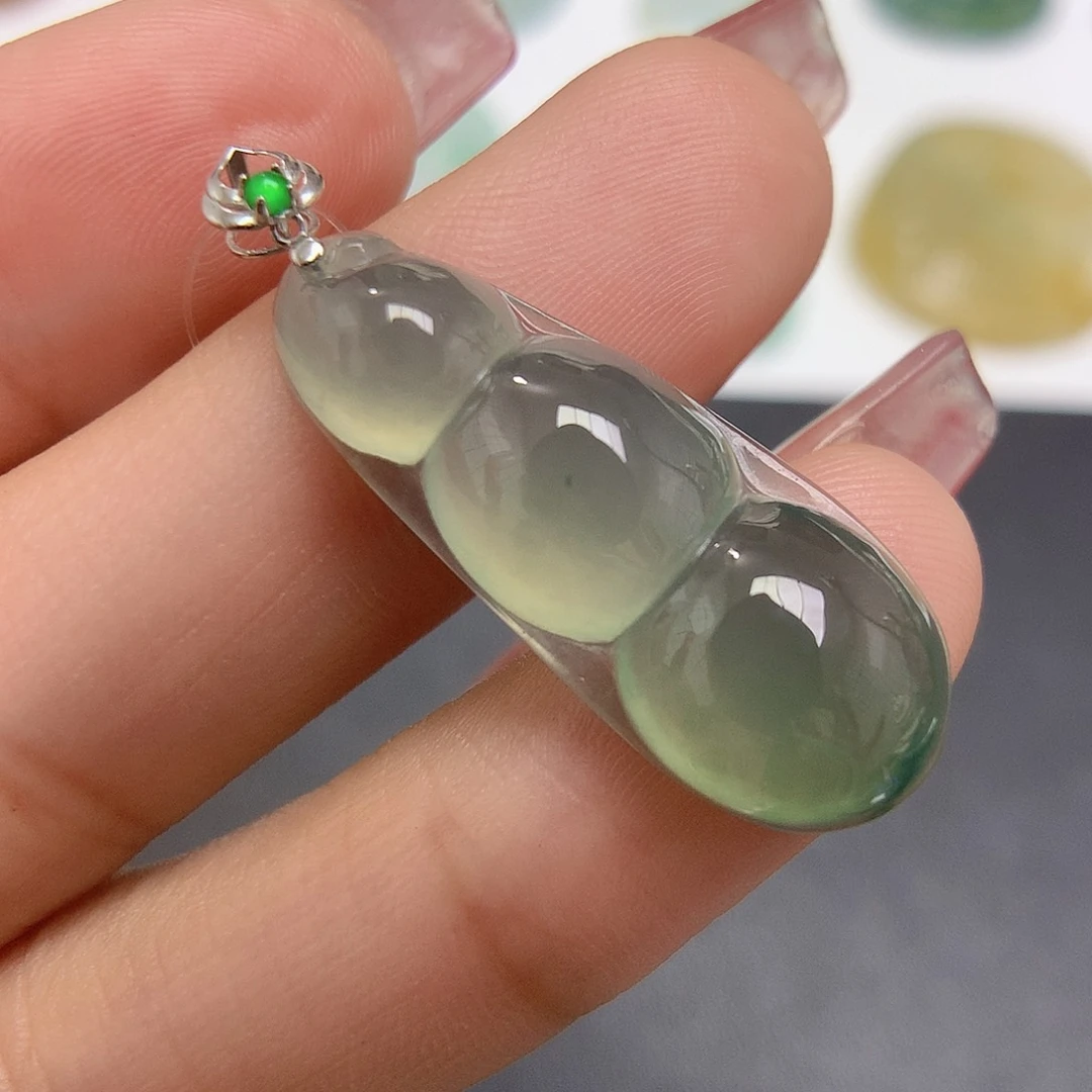 翡翠颈饰18K金镶嵌福豆