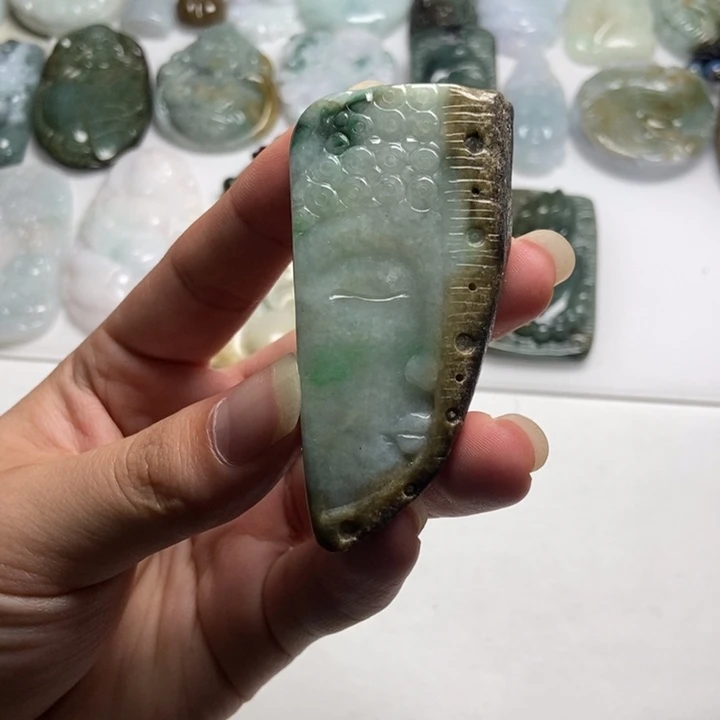 翡翠未镶嵌颈饰佛观天下28