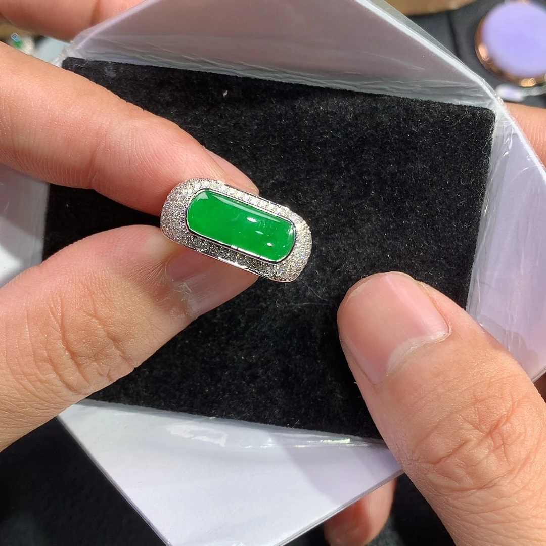 翡翠戒指18K金镶嵌戒指