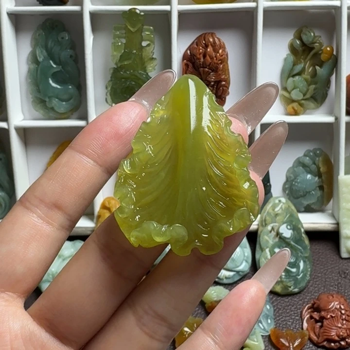 蛇纹石玉未镶嵌吊坠
