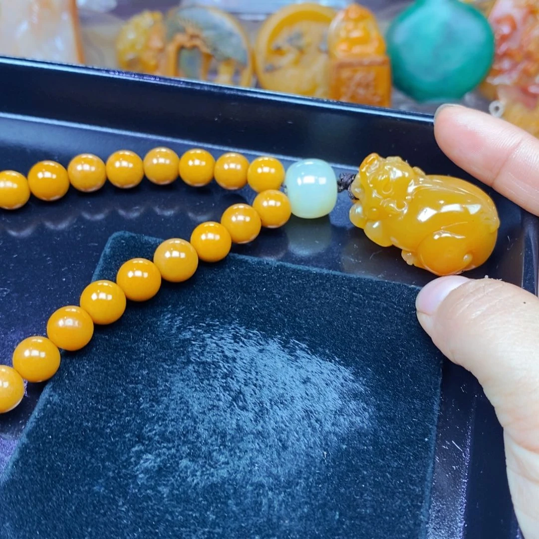 石英质玉（黄龙玉）未镶嵌颈饰