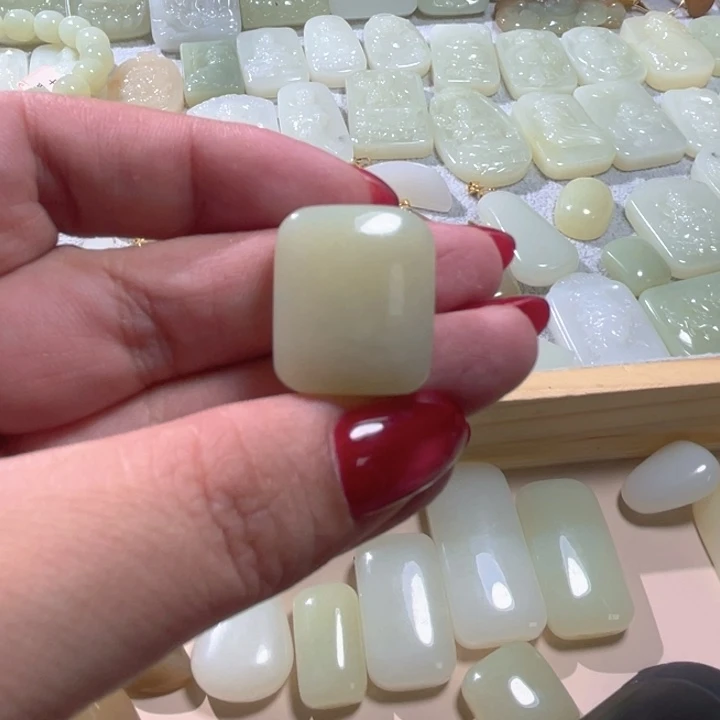 未镶嵌和田玉（糖玉）珠宝半成品