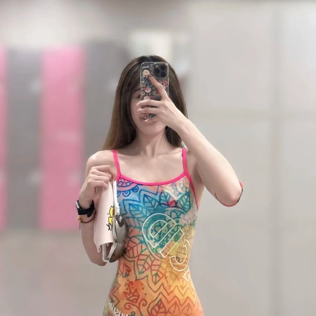 腰果花2025新款连体三角无袖游泳馆专业竞速显瘦低叉大包臀游泳衣