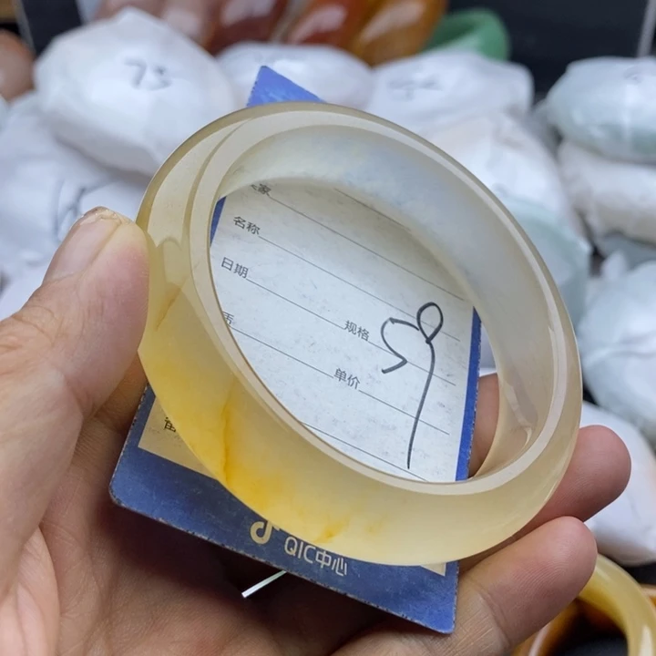 石英质玉手镯未镶嵌