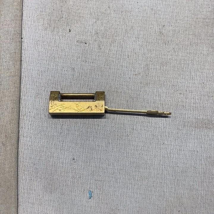 碳***饨木木木盒子补锁的差价