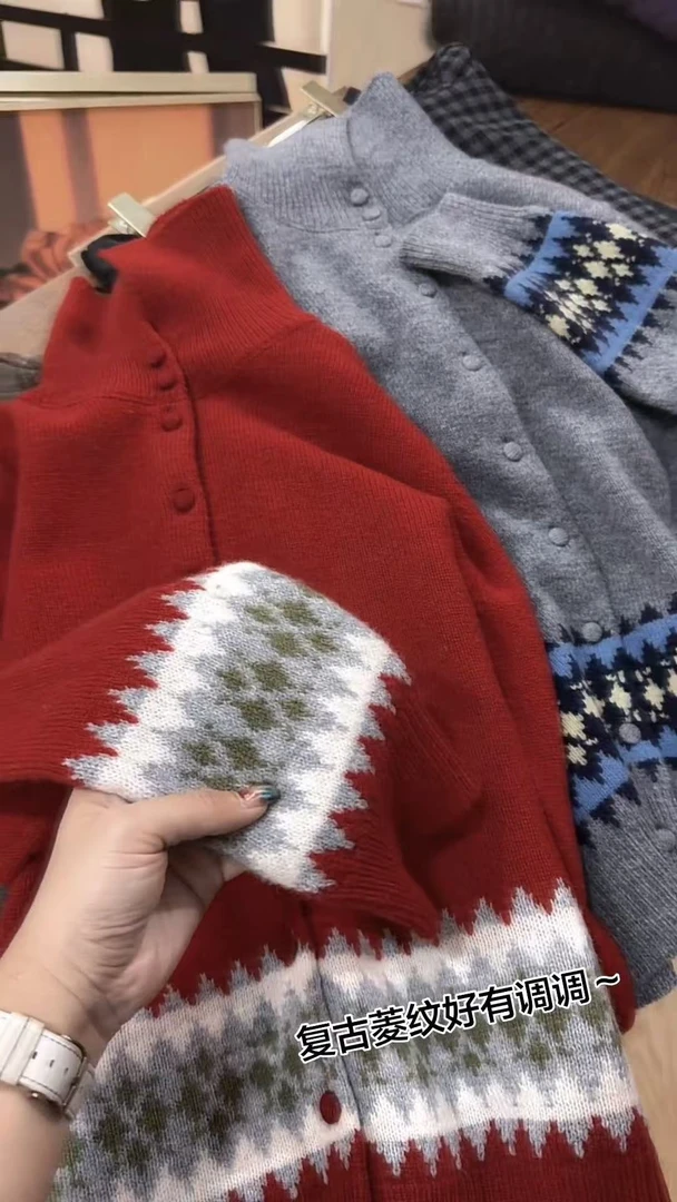 新年氛围感女装穿搭2026春新款时尚复古费尔岛圆领宽松针织衫上衣