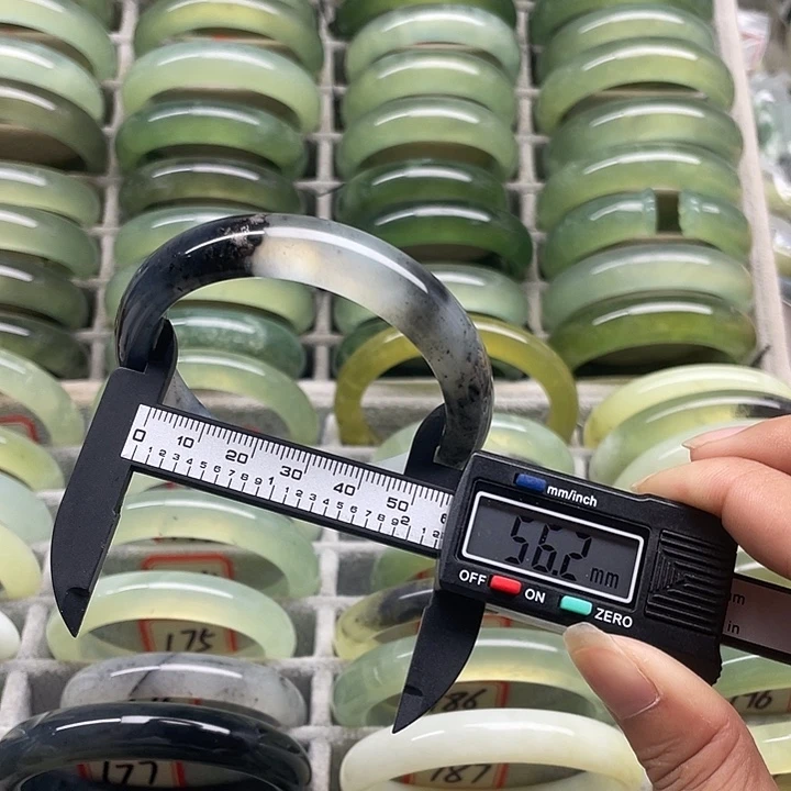 蛇纹石玉未镶嵌手镯172