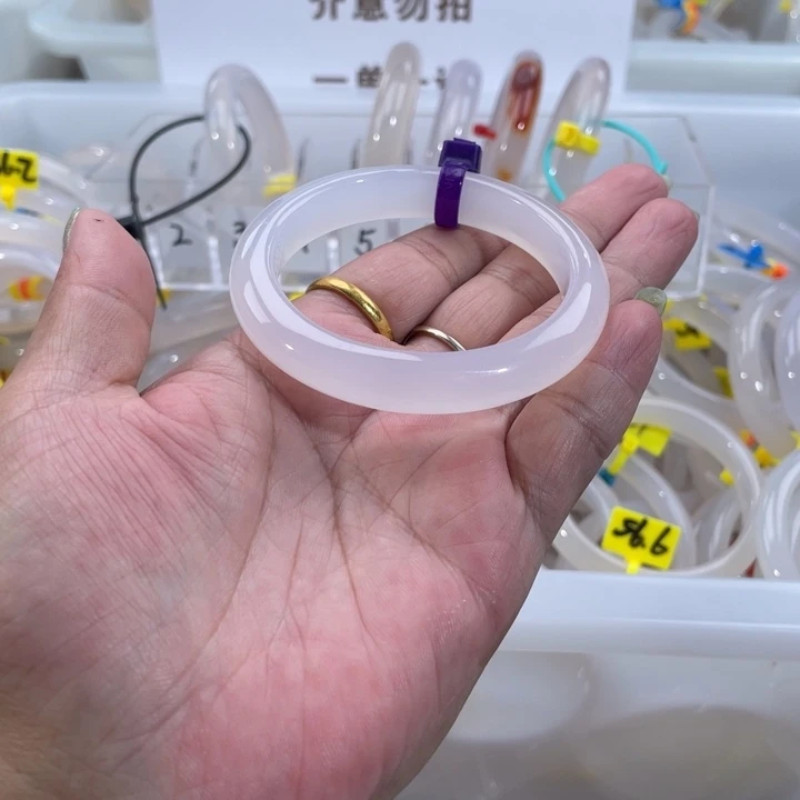 手镯玛瑙/玉髓未镶嵌