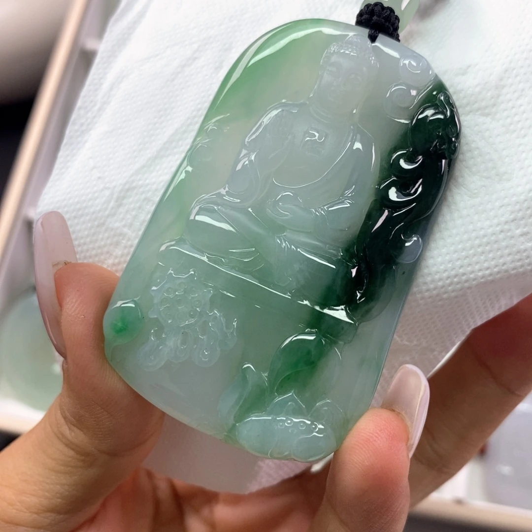 翡翠挂件未镶嵌翡翠