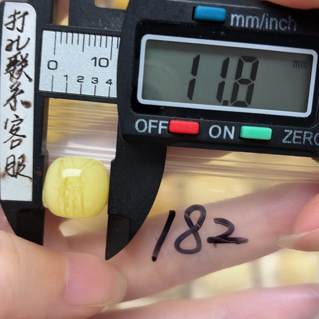 今***比蜜蜡未镶嵌裸石蜜蜡