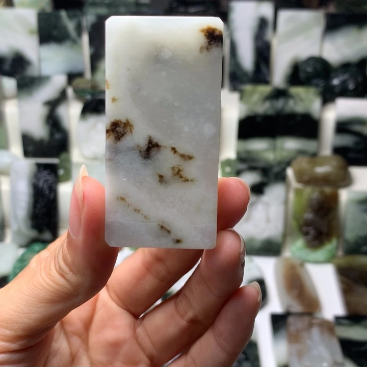 独山玉未镶嵌颈饰