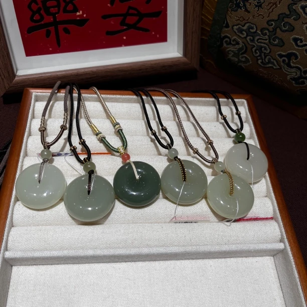 和田玉平安扣毛衣链28-30挂件男女款（多样性发其一）