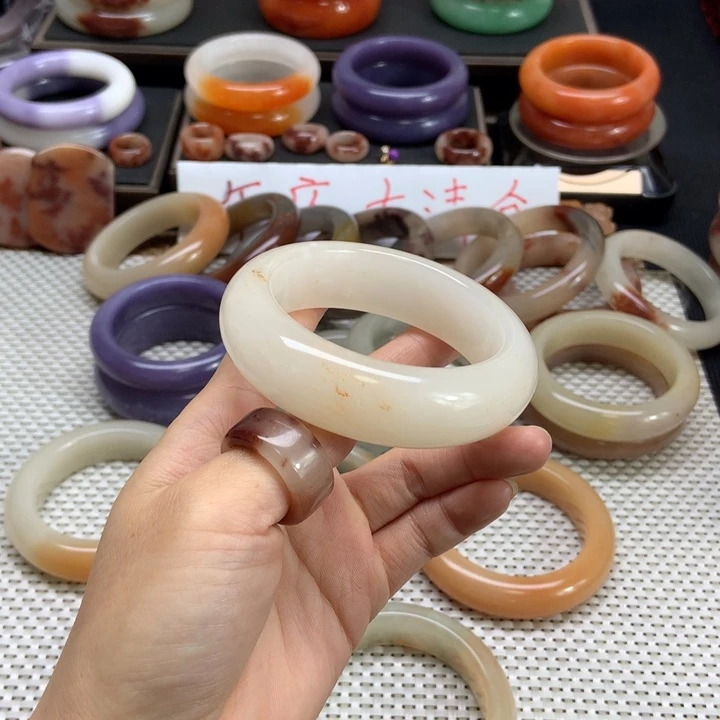 石英质玉未镶嵌手镯