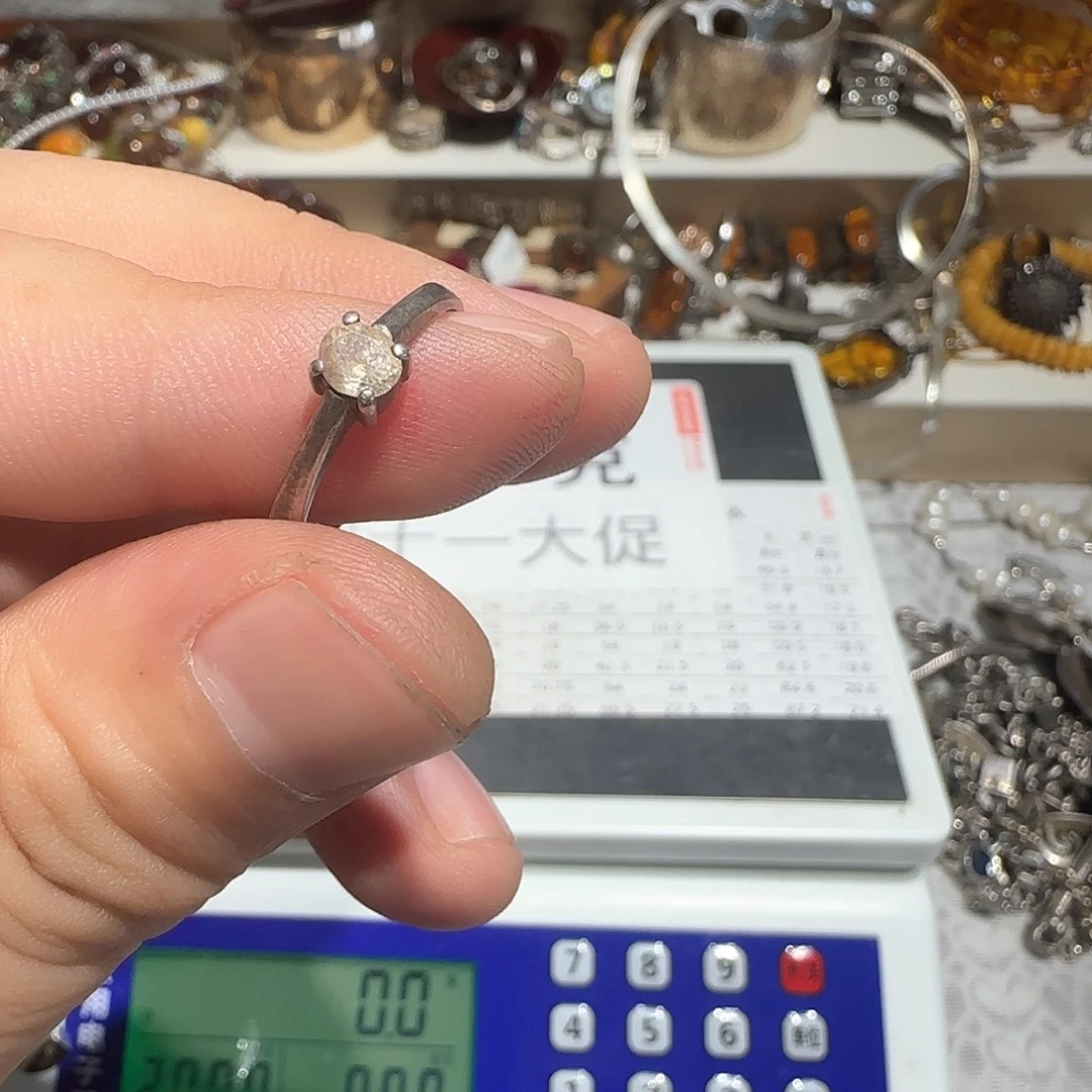 红***梅大理石纯铜吊坠的设计也是