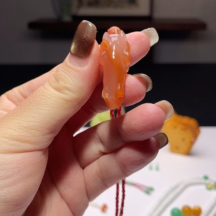 石英质玉未镶嵌颈饰