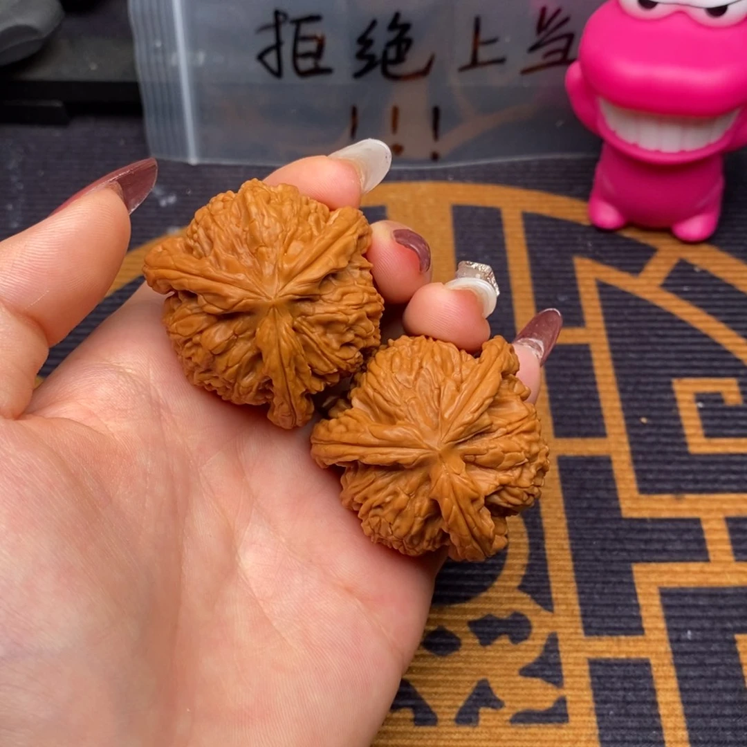 文玩核桃吊坠金****舍白狮子