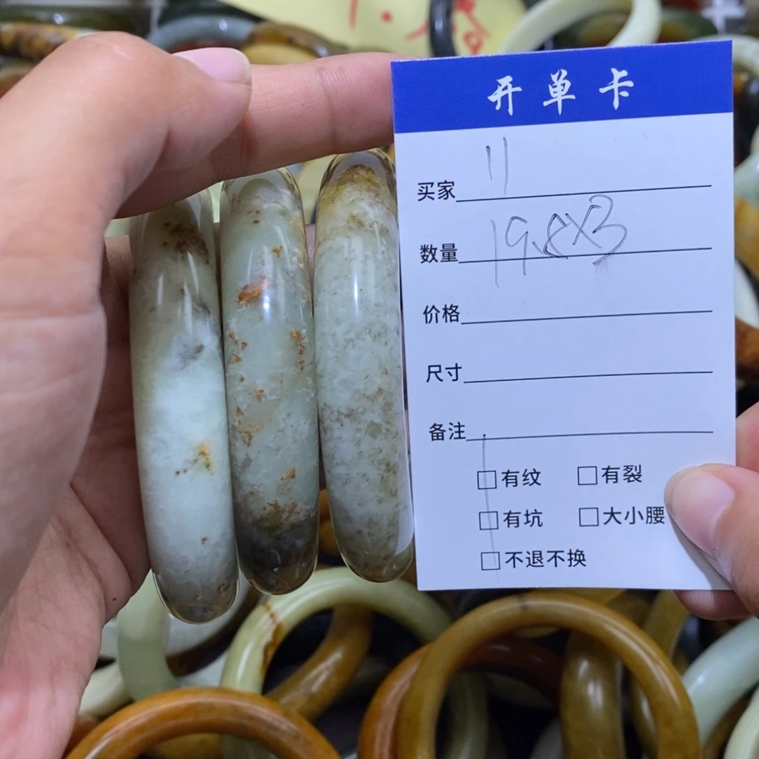 未镶嵌蛇纹石玉手镯坤****)