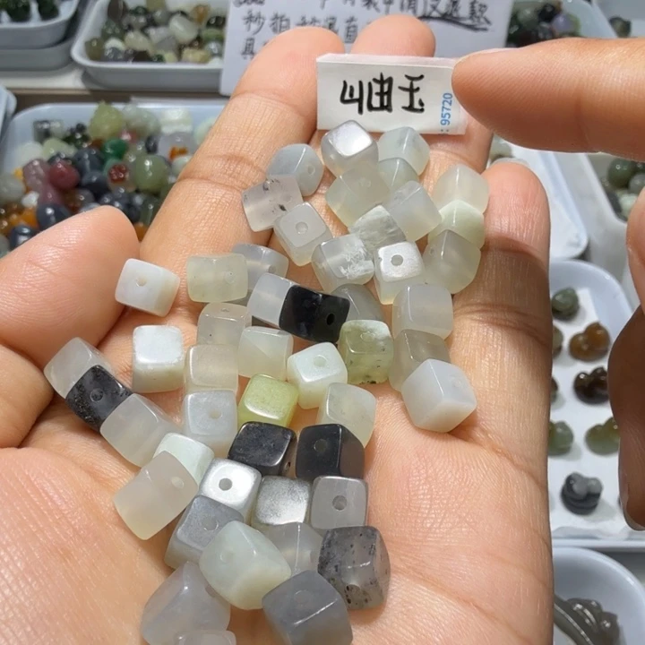 和田玉未镶嵌珠宝奇石卡七50颗