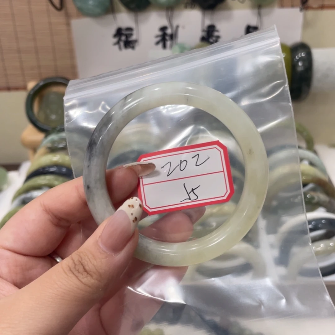 蛇纹石玉手镯未镶嵌?****