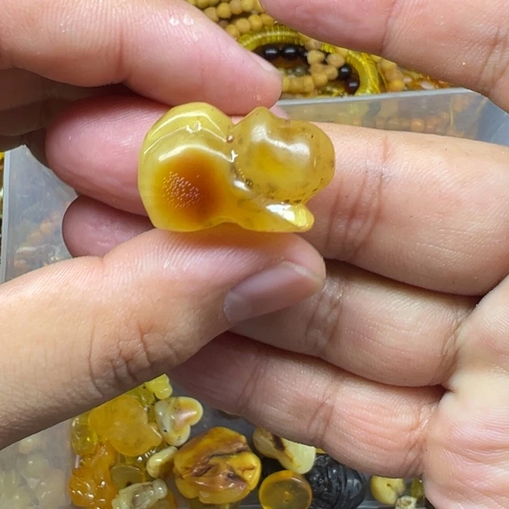 琥珀未镶嵌珠宝奇石