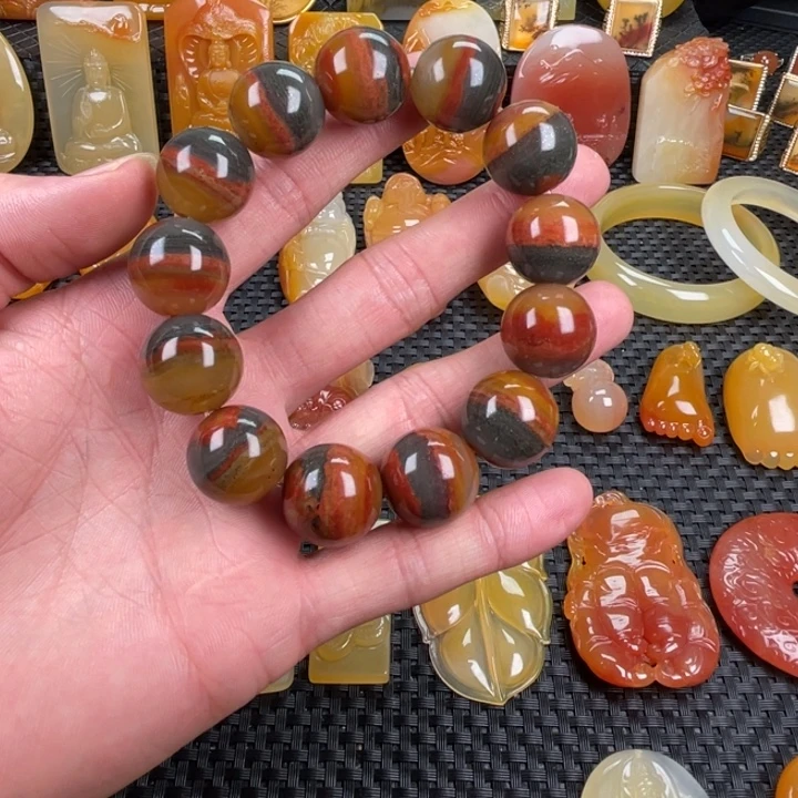 石英质玉（黄龙玉）未镶嵌颈饰