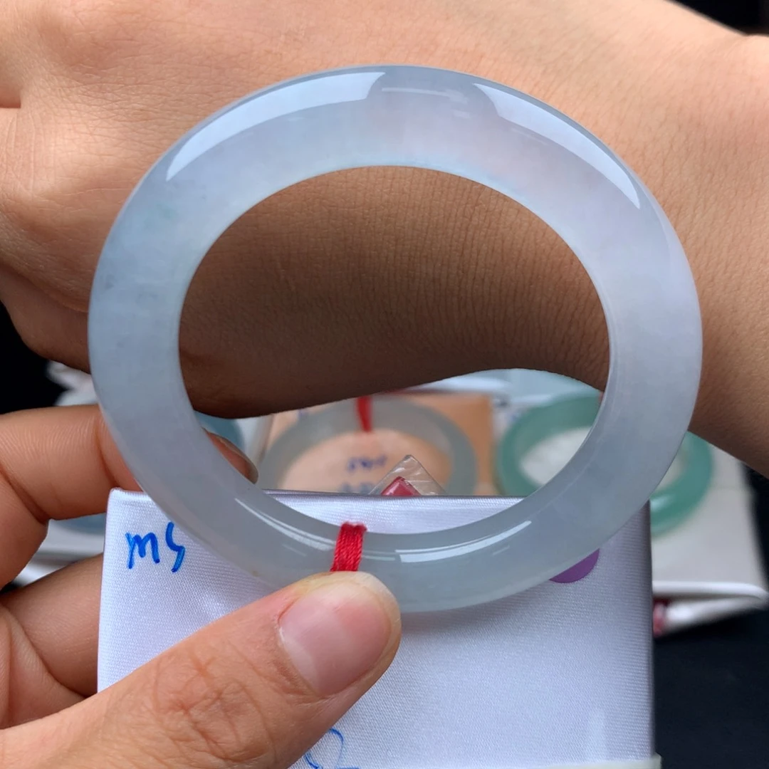 翡翠手镯未镶嵌白冰起光