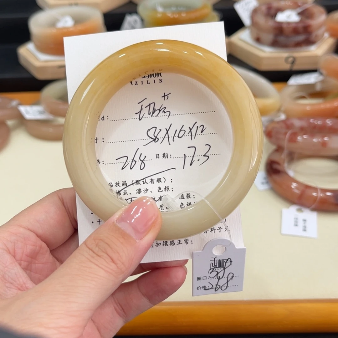 未镶嵌手镯石英质玉珈*