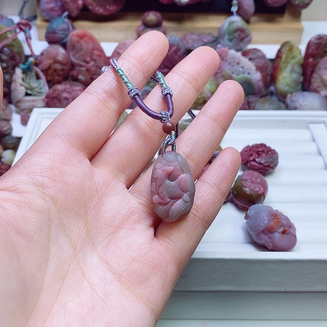 玛瑙/玉髓盐源玛瑙吊坠未镶嵌