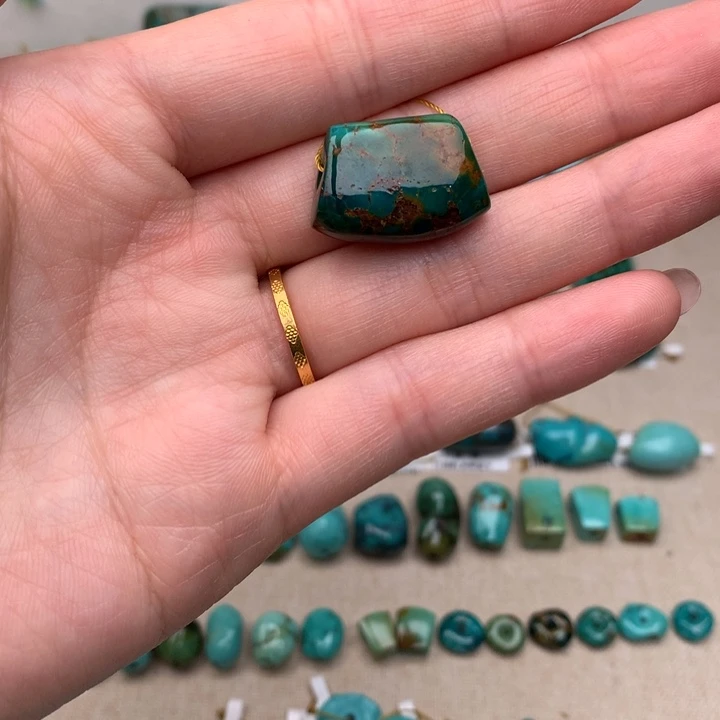 绿松石未镶嵌珠宝奇石