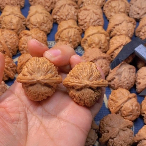 【闪购商品】吊坠文玩核桃球白37