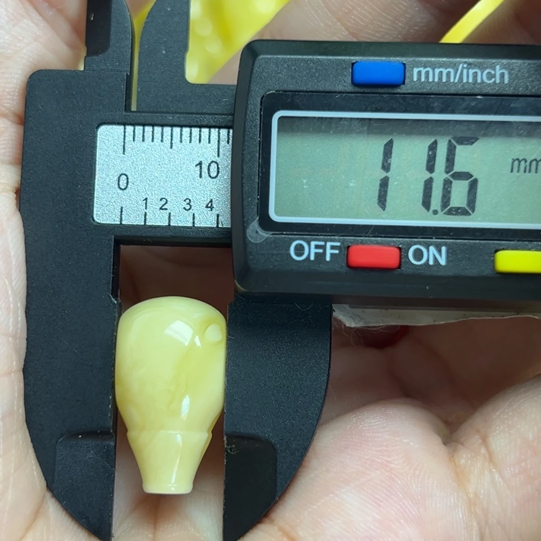 小***1裸石琥珀未镶嵌三通