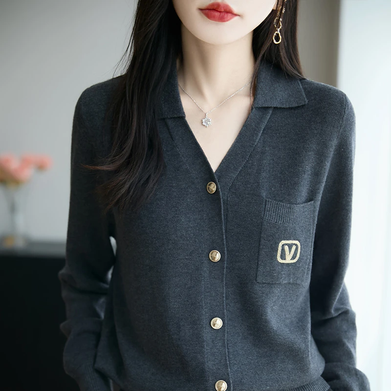 品牌时尚女装春秋轻奢小众V领金扣精纺长袖针织开衫时尚百搭上衣