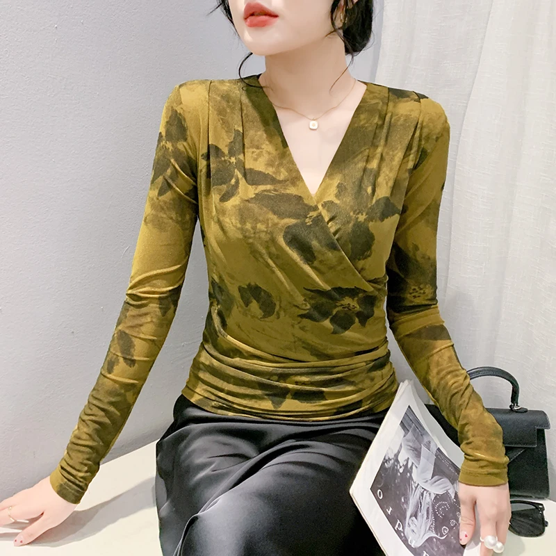 长袖t恤女秋冬新款时尚气质修身显瘦百搭交叉领网纱印花打底上衣