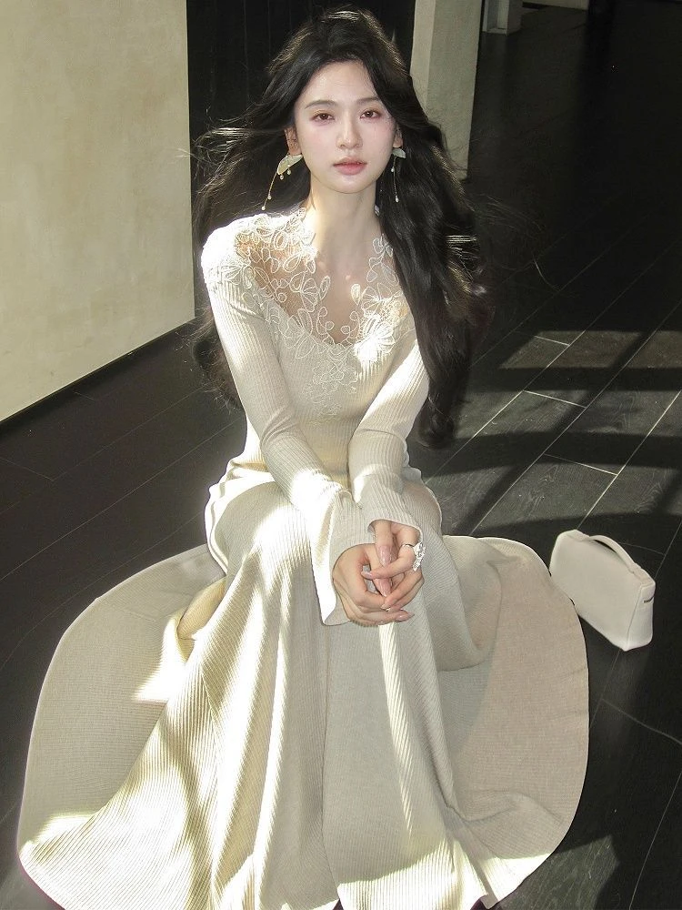 ”不知雪“气质设计感蕾丝边修身连衣裙收腰显瘦三色时尚纯欲长裙