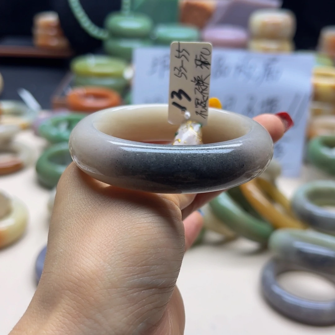 石英岩玉手镯未镶嵌