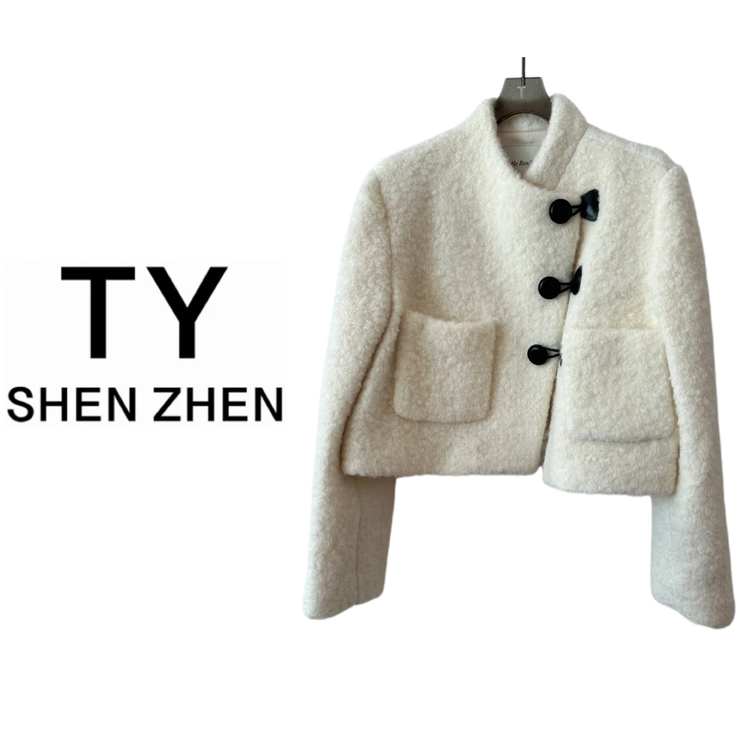 【深圳TY女装】冬季时尚高级感立领三角扣短款正肩毛衣外套