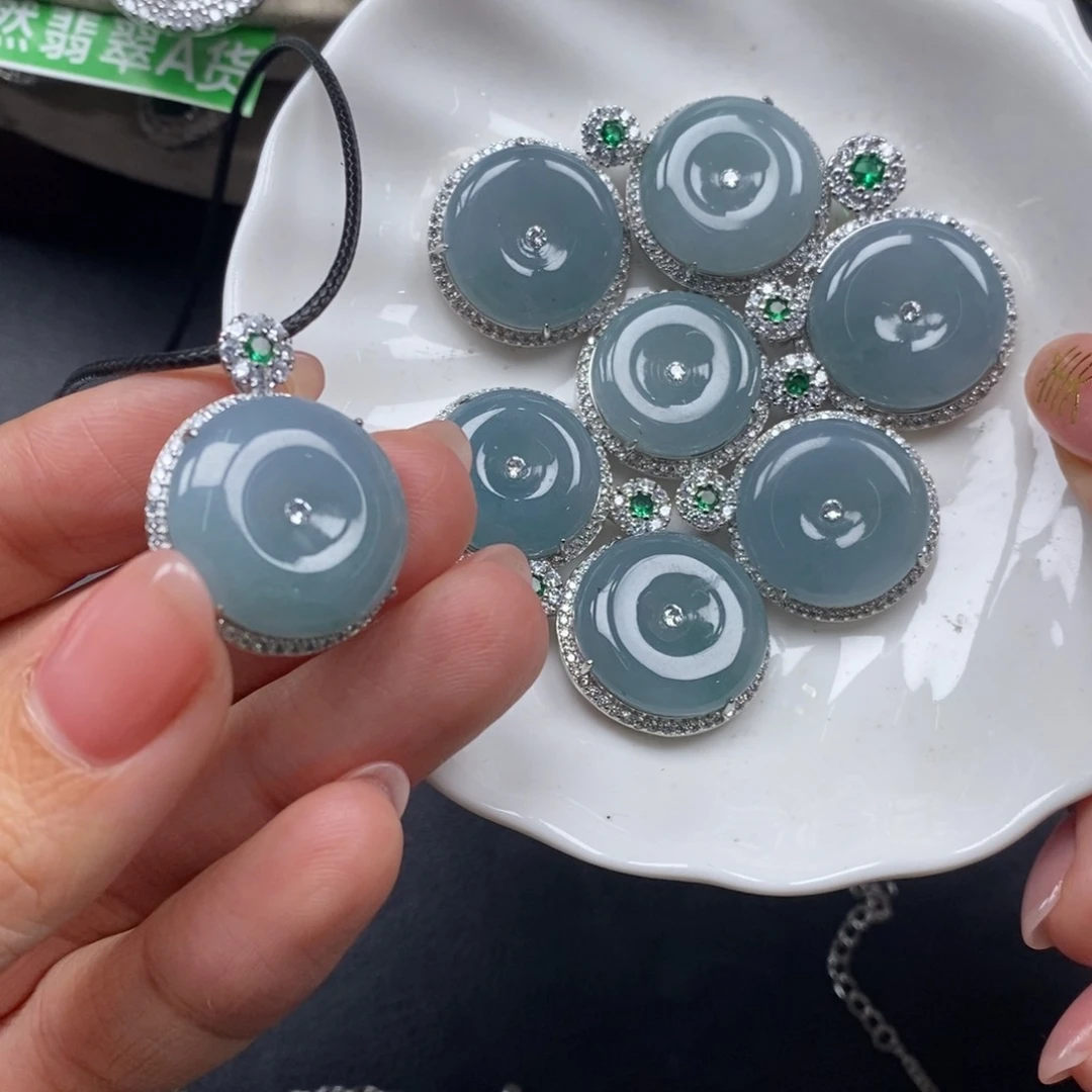 翡翠颈饰未镶嵌翡翠