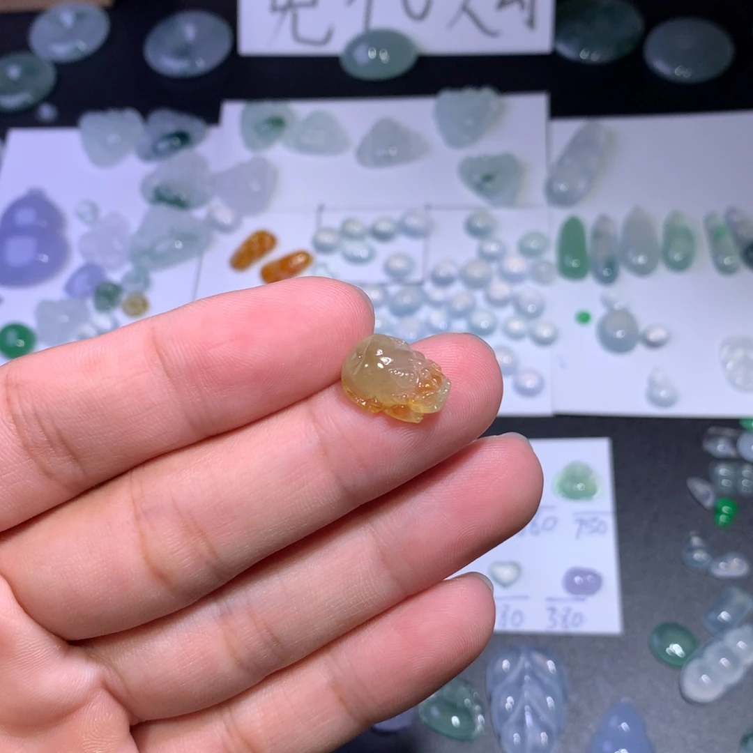 颈饰未镶嵌翡翠貔貅