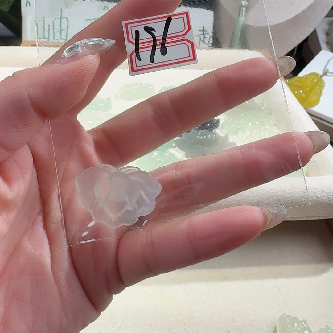 蛇纹石玉颈饰合金精美礼品