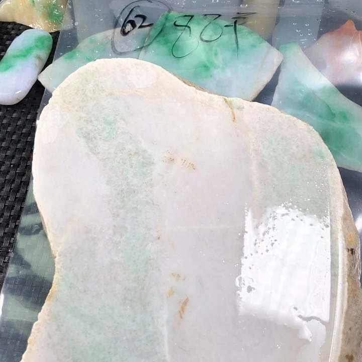 翡翠颈饰未镶嵌缅甸翡翠片料