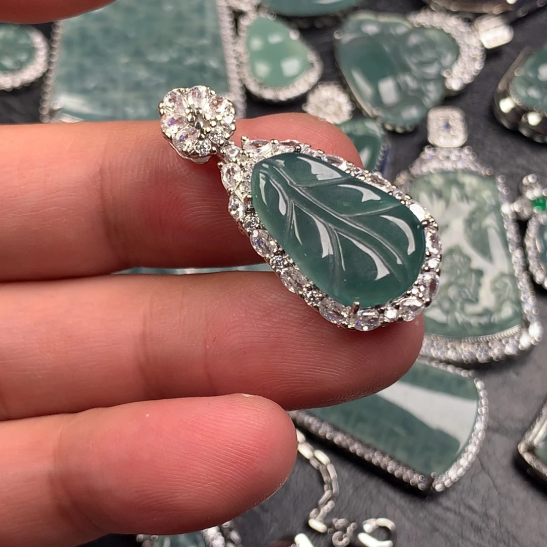 翡翠未镶嵌颈饰芭蕉叶