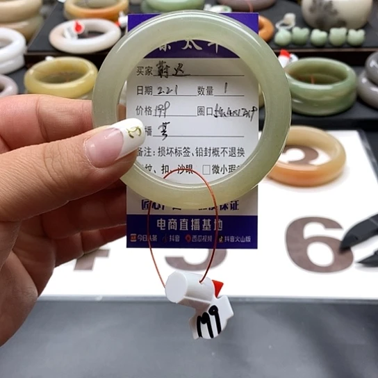 石英质玉手镯未镶嵌蔚**迟