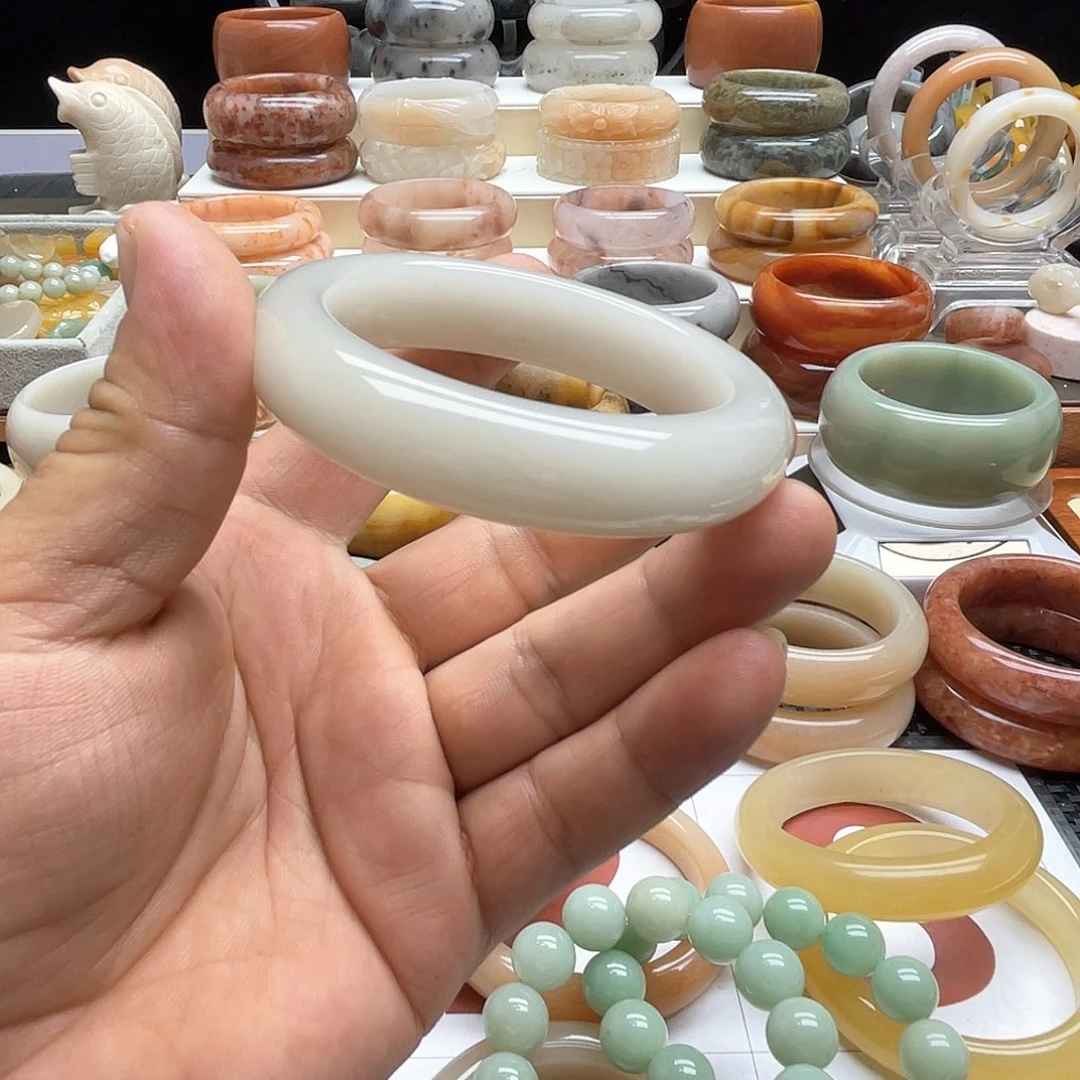 石英质玉（佘太翠）手镯未镶嵌