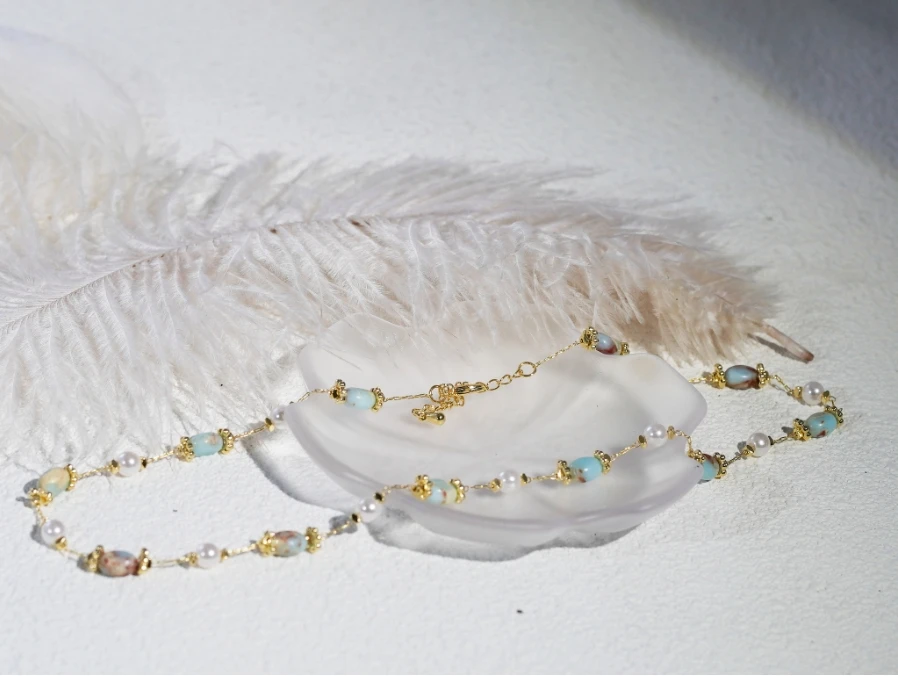 铜合金亚克力项链 铜合金亚克力珠珠冰清玉洁项链V096日常时尚