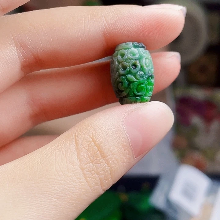 翡翠未镶嵌颈饰多样性