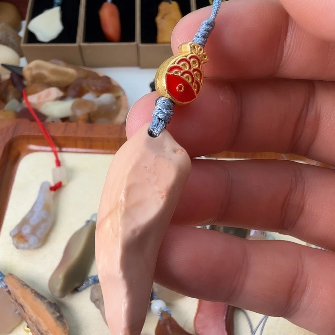 只买单纯的吊坠，没带链子，属的性质。